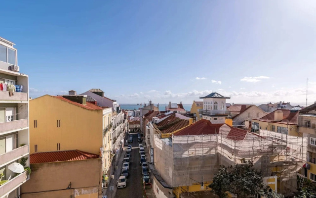 Guestready - Bright 2BR Apartment in the Heart of Graça