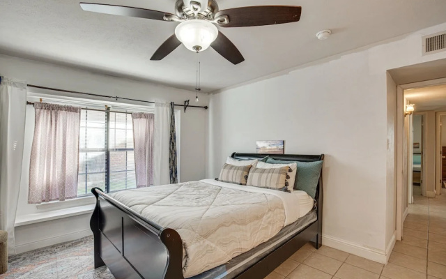 < 1 Mi to Lake Ray Hubbard: Home w/ Patio!