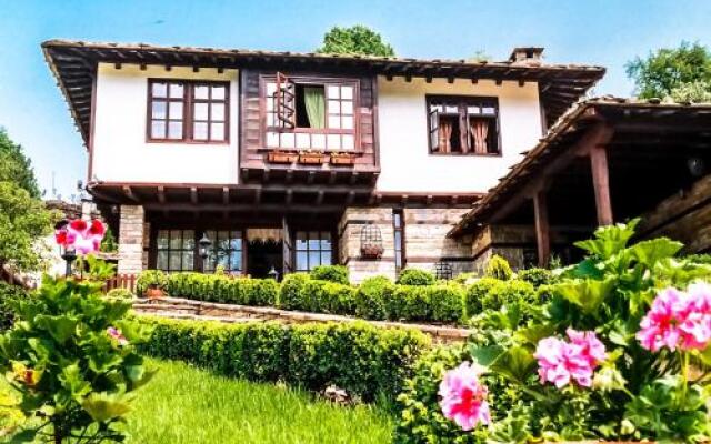 Отель Sharlopova Boutique Guest House - Sauna & Hot Tub Боженци вид на фасад