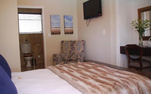 Woodmead Guest Lodge