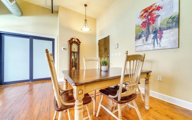 Downtown Louisville Escape: Perfect for Events!