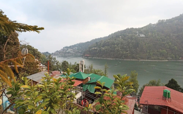 Hotel Silverton (180 Lake View)