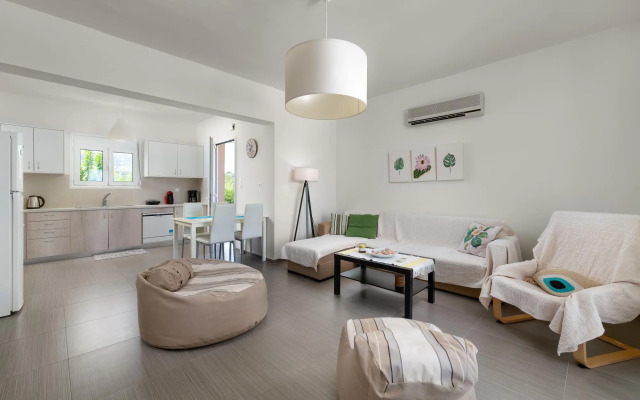Gennadi Serenity House -beachfront Villa