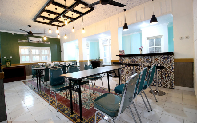 RedDoorz Plus Syariah near Lempuyangan Station 3