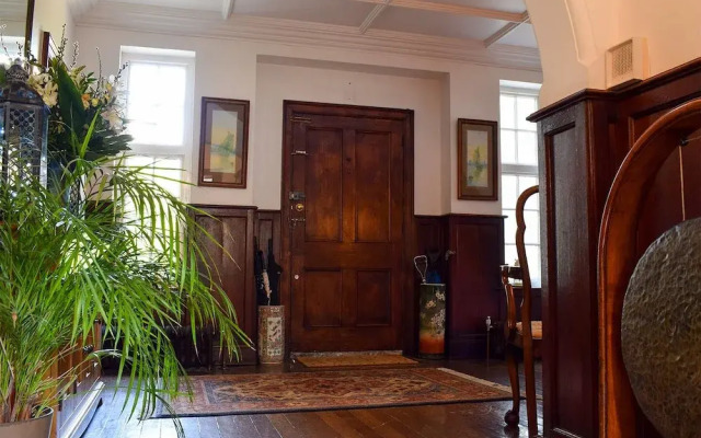 Elloe Lodge
