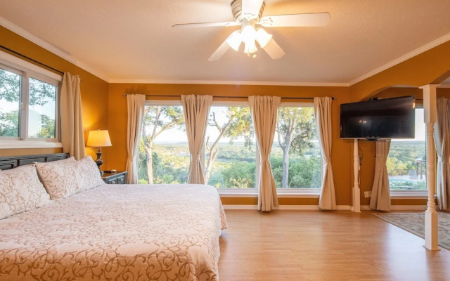 111 Wimberley - 6 Bedroom Home