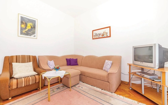 Awesome Home in Dramalj With Wifi and 2 Bedrooms