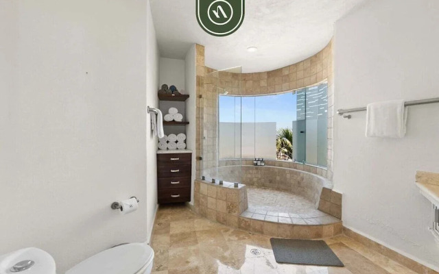 Stunning 2 BR Condo - Oceanview Terrace - Downtown