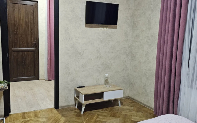 Deluxe Double Suite (full double bed) · Memory Basket Mini Hotel — photo 2