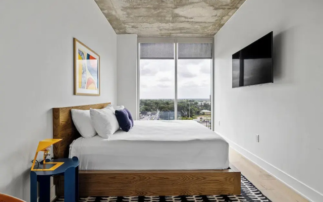Rainey St 1BR | Heated Pool | Gym | Bar | DT ATX