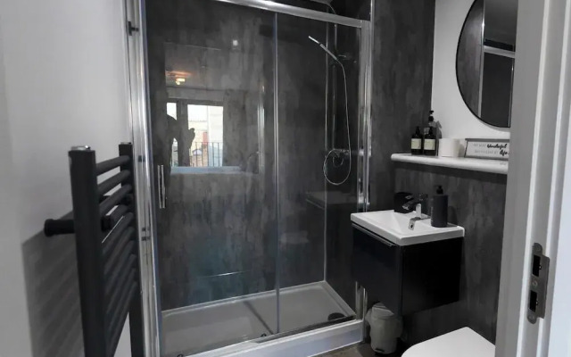 Luxe I Penthouse I Balcony I City Views I Parking I Liverpool City Center I