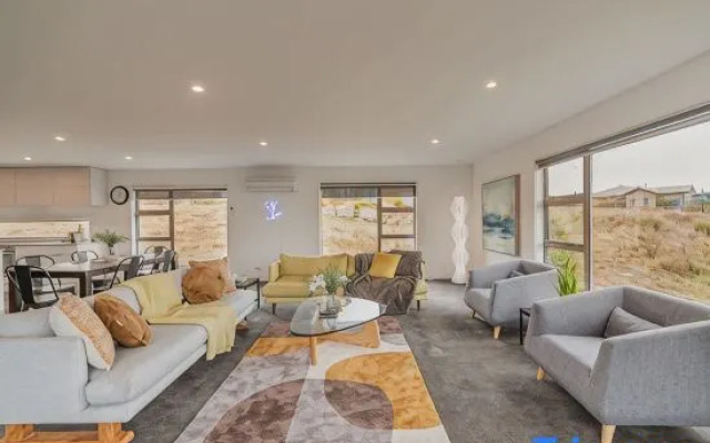 Ohana Hillside Haven - Serene Getaway 4BR