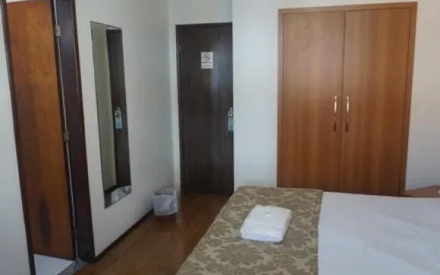 Rhud's Hotel