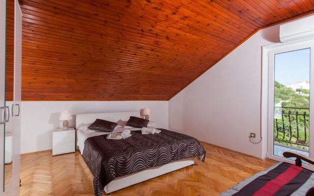 Modern Holiday Home in Podstrana With Pool