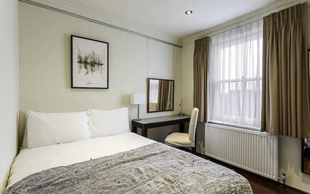 Cosy Kensington Two Bedroom Flat