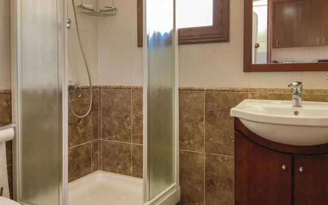 Beautiful Home in Maroni Lamaka With Wifi and 4 Bedrooms