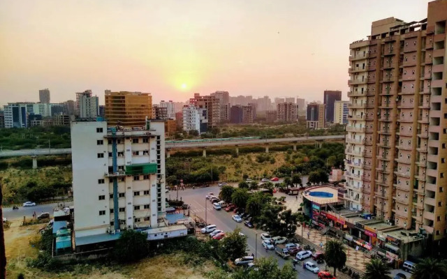 Luxurious Entire Suites/Studio Apt nearDelhi Noida