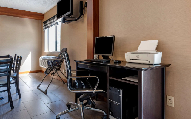 Quality Inn & Suites Warren
