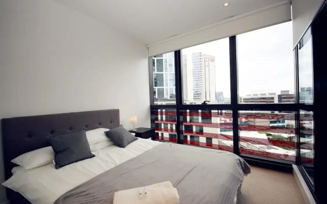 Onelife Docklands Luxury Apartment