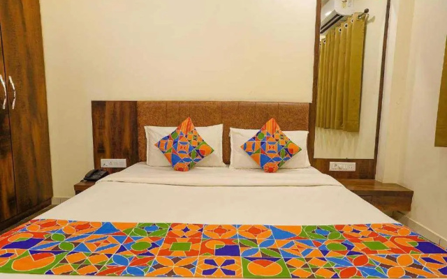 Super Oyo 92093 Mahaveer Tower