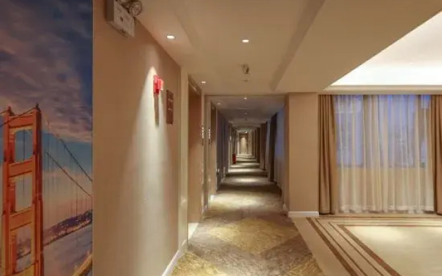 Vienna Hotel (Zhaotong Ancient City Municipal Plaza)