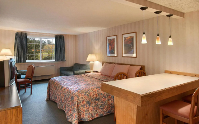 Days Inn by Wyndham Shelburne/Burlington