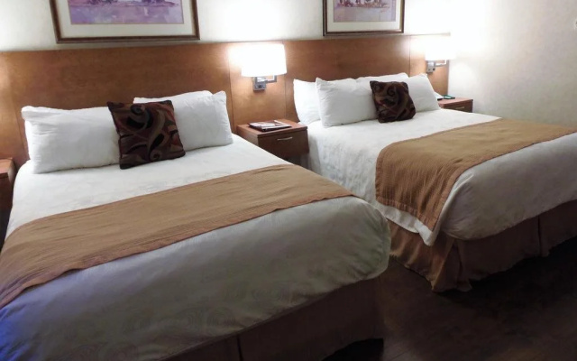 Rosslyn Inn and Suites