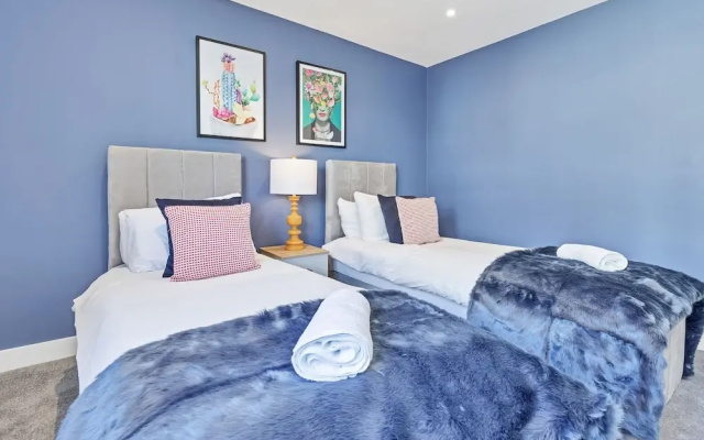 Right On : Bright On Apartment 1B | By My Getaways