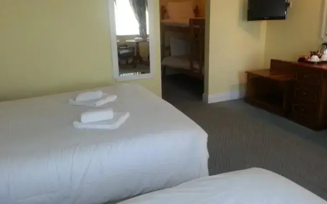 Cedars Hotel