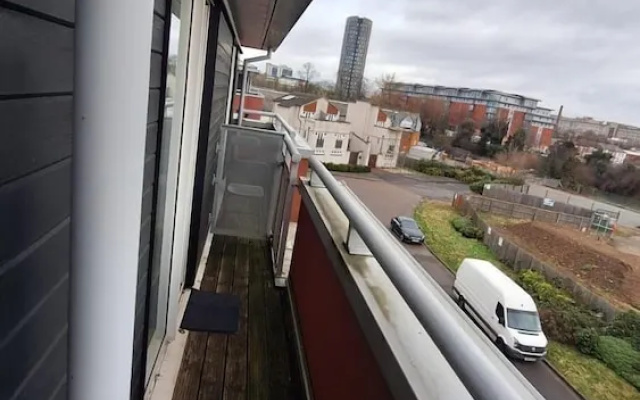 Free Parking Near City Centre & Stadium Sleeps 6-8