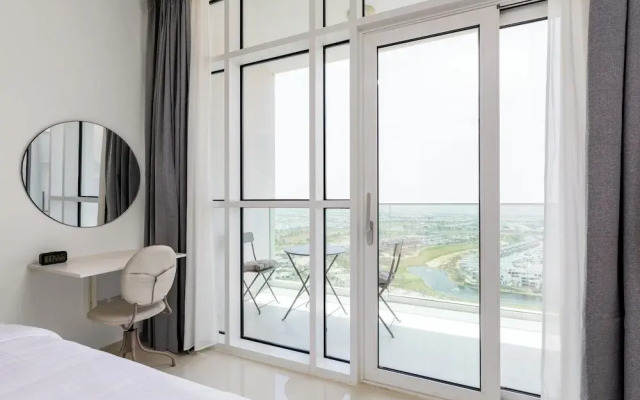 Waves - Elegant 28th Floor Studio in Carson A, Damac Hills