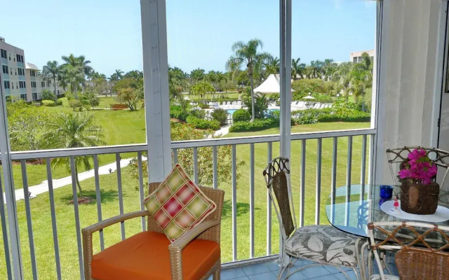 Island-style Condo With Pool, spa and Steps to Beach