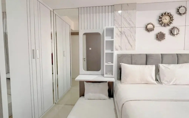 Grey Toned 1Br Apartment Tamansari Skylounge Makassar
