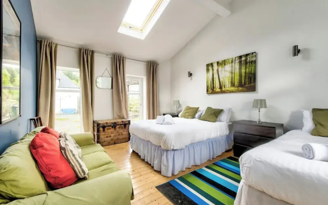 Spacious Argyll Farmhouse in an Idyllic Setting