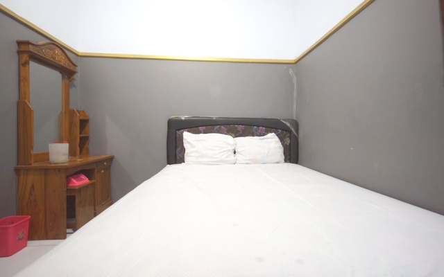 SPOT ON 93620 Anisa Homestay Syariah Near Pantai Gemah Tulungaggung