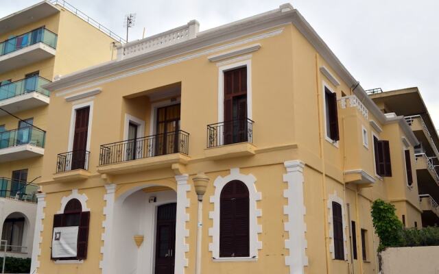 Отель City center house in Rhodes вид на фасад