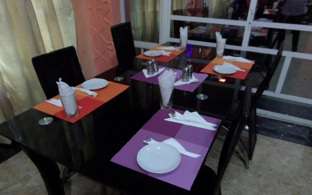 Отель Alheri Suites