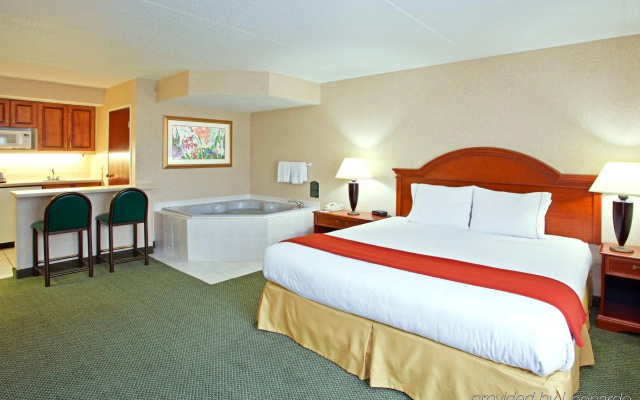 Holiday Inn Express Pittsburgh-Bridgeville by IHG