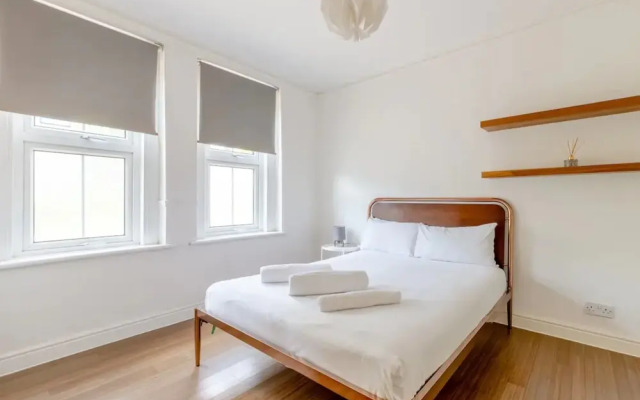 Spacious 2 Bedroom in Gorgeous Camberwell With Garden