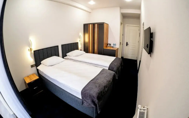 Standard Triple room · Hotel Urban Blis — photo 1
