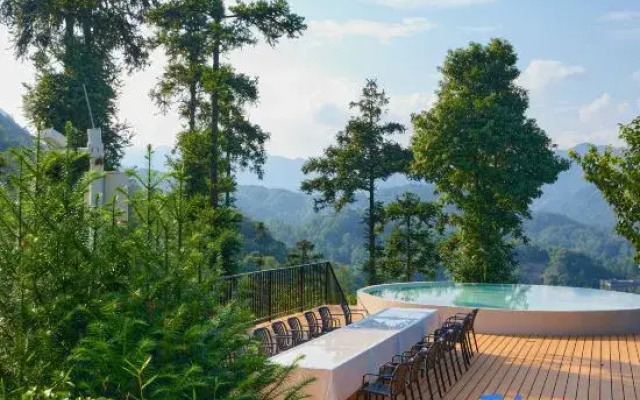 Pure Cloud Hotel