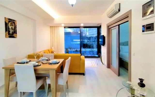Central Flat With Shared Pool In Kepez Antalya