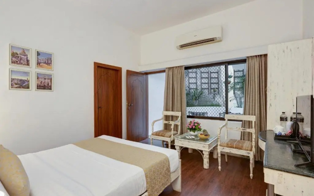 Swaroop Vilas - Lake Facing Boutique Hotel