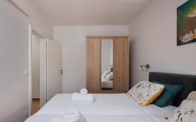 Seafront Apartment Nana 2