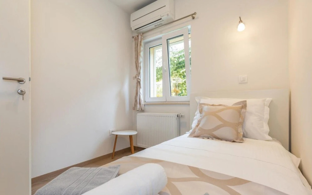 Beautiful Apartment in Makarska With 3 Bedrooms and Wifi