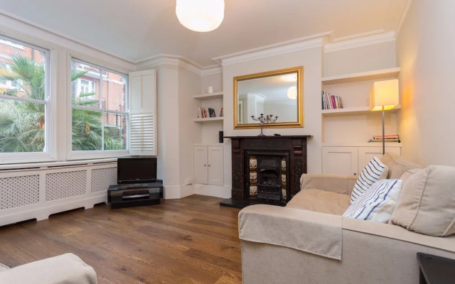2 Bedroom Flat by Battersea Park