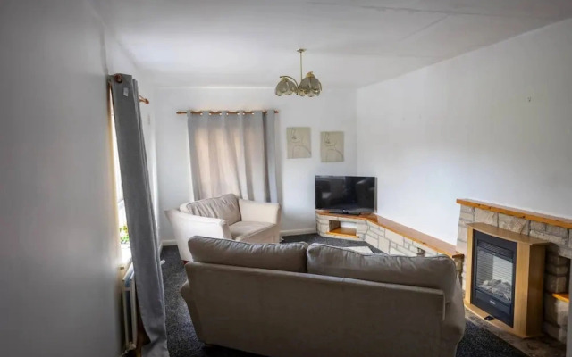 Charming 2BR Maisonette in Carlisle Center