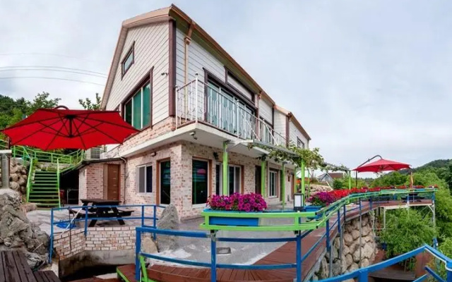 Hwachaebong Gaegok Pension