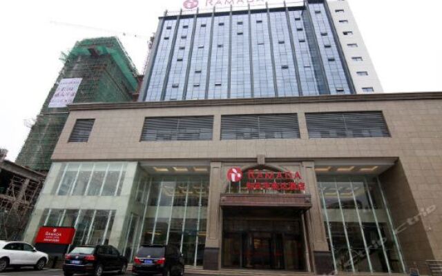 Отель Ramada вид на фасад