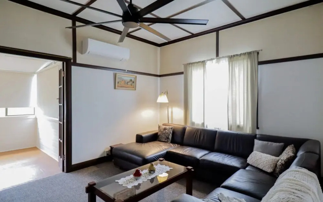 Cosy 3-bed Home With Fireplace & Outdoor BBQ